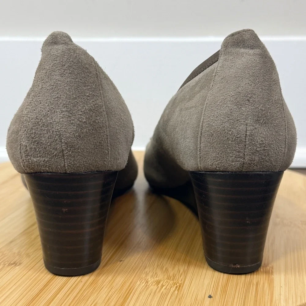 Vionic Hayes Wedge Pump Womens 8 Taupe Suede Floral Orthaheel Arch Support